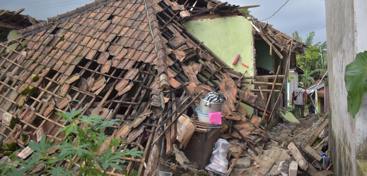 Indonesia Earthquake Emergency 28111